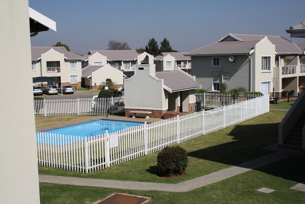 African Eagle Apartments Witfield Luaran gambar